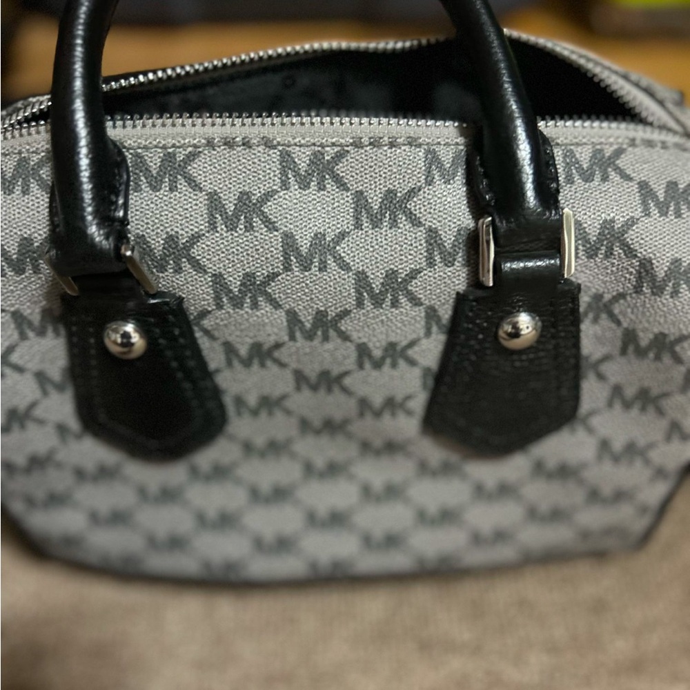 Michael Kors Barrel Bag